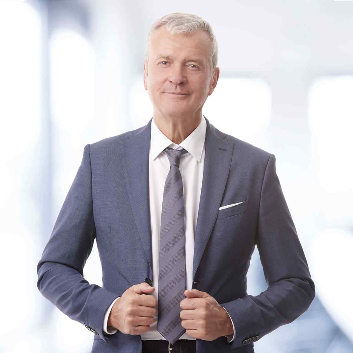 https://haltonlaw.co.uk/wp-content/uploads/2019/04/img-people-01.jpg